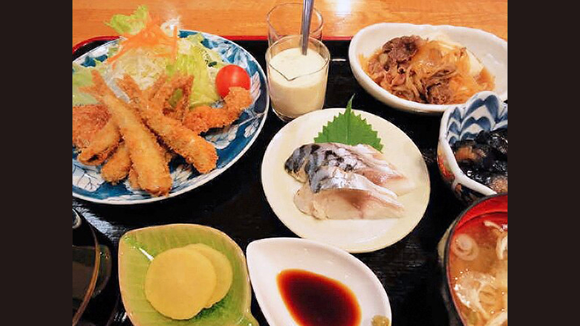 【夕食一例：おまかせ定食】日替わりのおまかせ定食で、連泊でも飽きません♪