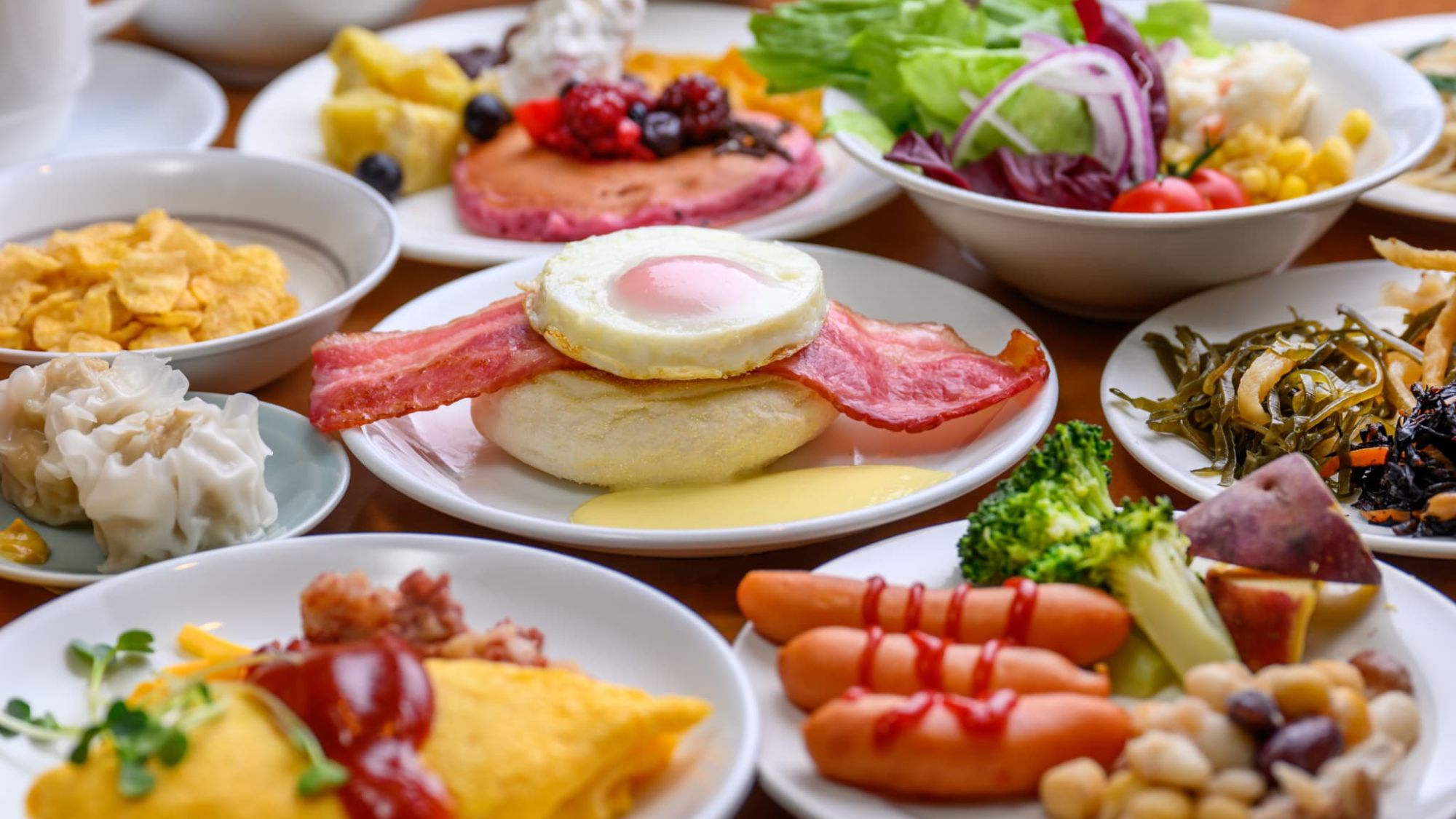 旅の思い出を彩る、豊かな食卓。今日はどんな一日を過ごそうか。