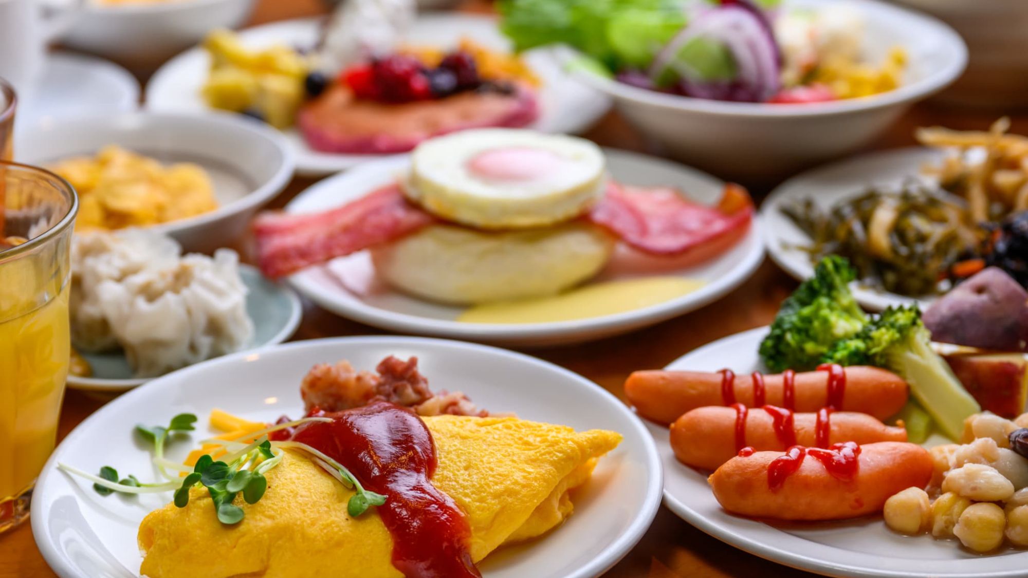 ゆったりと流れる島時間にぴったりの、優雅な朝食ビュッフェ。