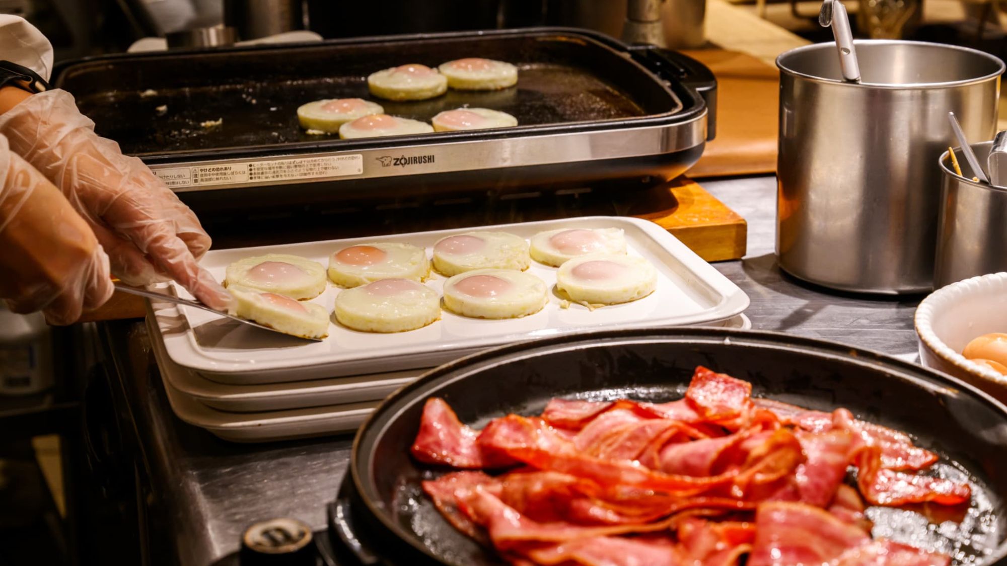 出来たてのおいしさをそのままに。シェフの手仕事が光る朝食タイム。
