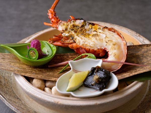 【夕食は後半席（20時前後確約）で最大2，200円OFF】伊勢海老・鮑付　味覚プランをお得に堪能