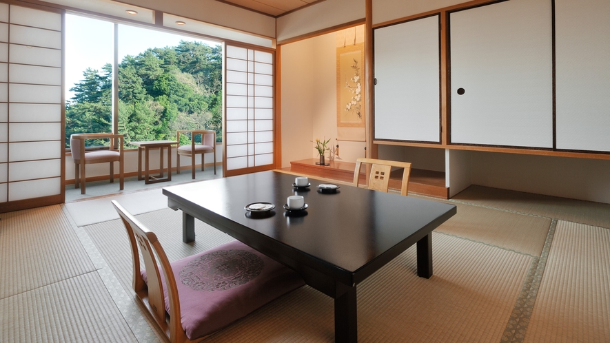 【和室　10畳】純和室のお部屋。落ち着きのある空間でゆっくりとお寛ぎください。
