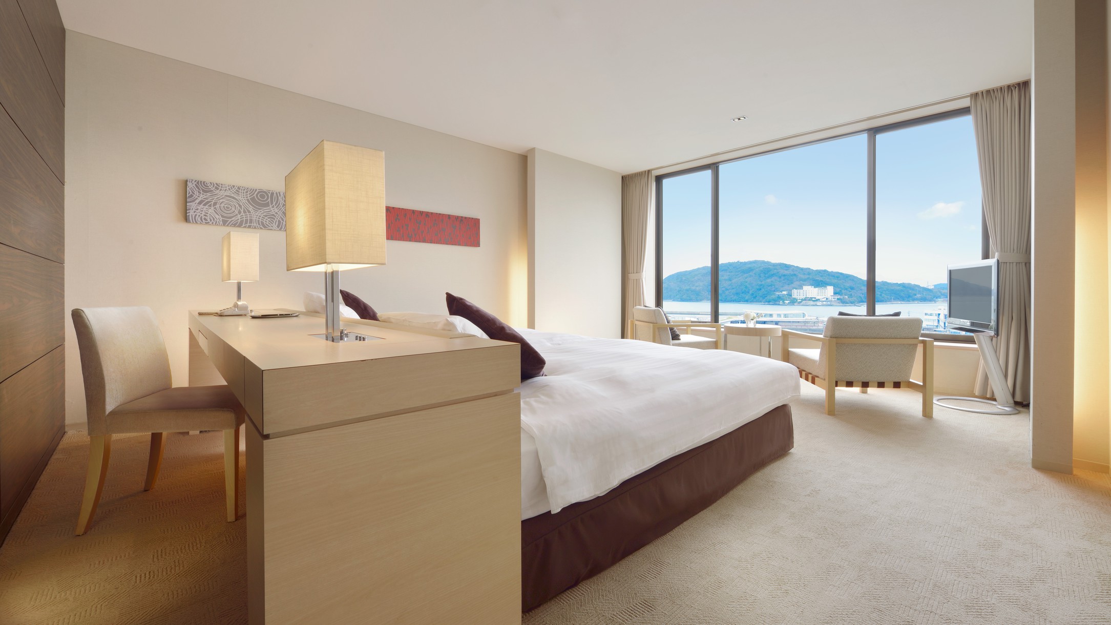 【ハーバービュー・ツイン】ベッドから海を楽しむことができるリゾートスタイルのお部屋。