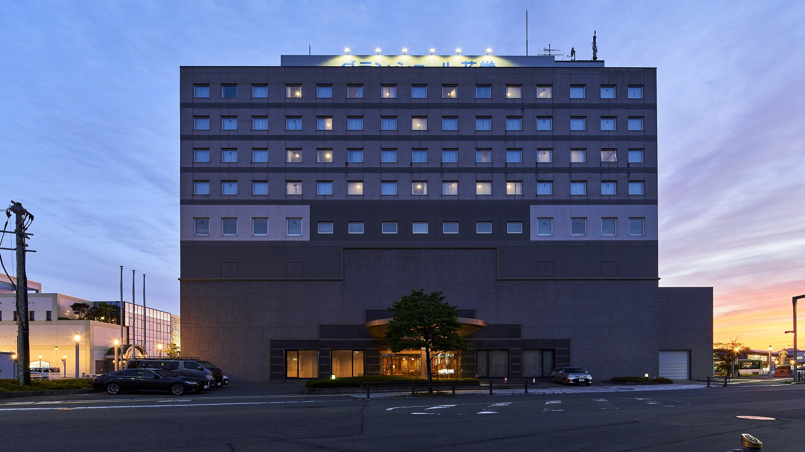 ホテル外観・夜景