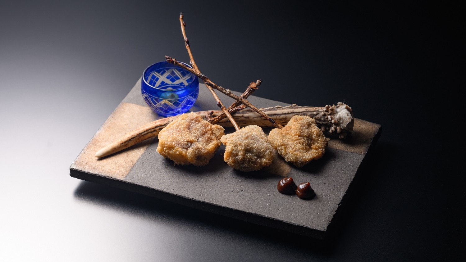 【冬の稀少種ジビエ】ミルキーな小猪肉×さっぱり鹿肉の丹波篠山産ジビエ食べ比べ+近又特製ぼたん鍋コース