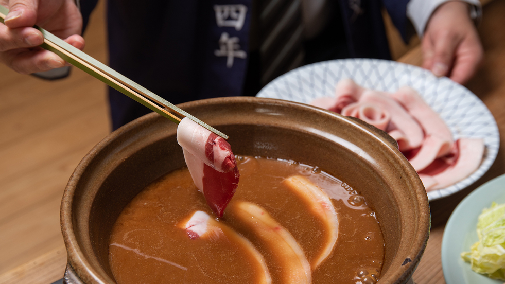 【ぼたん鍋◇赤身肉】ヘルシーな赤身猪肉「秘伝味噌出汁」近又特製ぼたん鍋コース