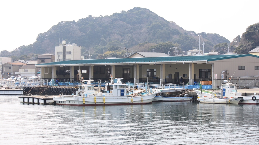 *【島の風景（市場）】