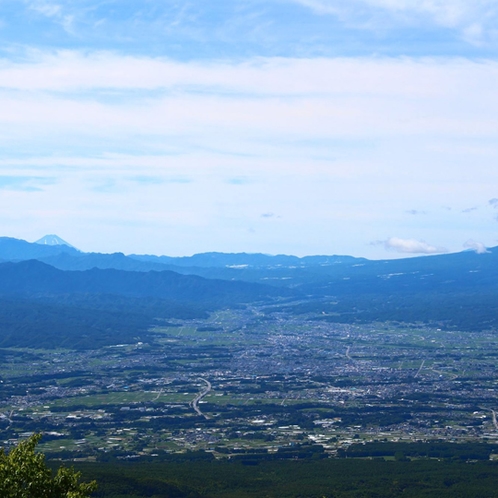 昼の雄大な景色 下界との標高差はおよそ1500m