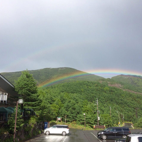 雨明けの虹写真