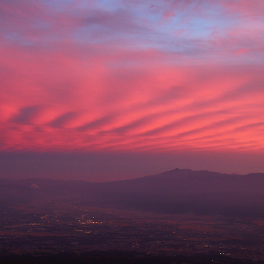 紅色に染まる夕暮れ空
