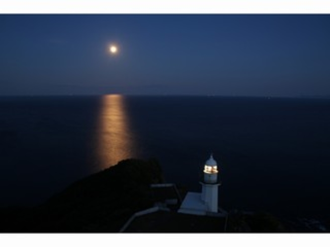 地球岬展望台から見る美しい満月。心癒されます。。