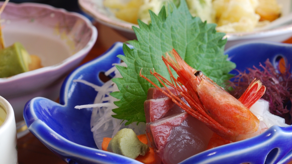 【グレードアップ】お刺身5種盛り付〜松葉ガニ＆但馬牛の陶板焼きの絶品会席