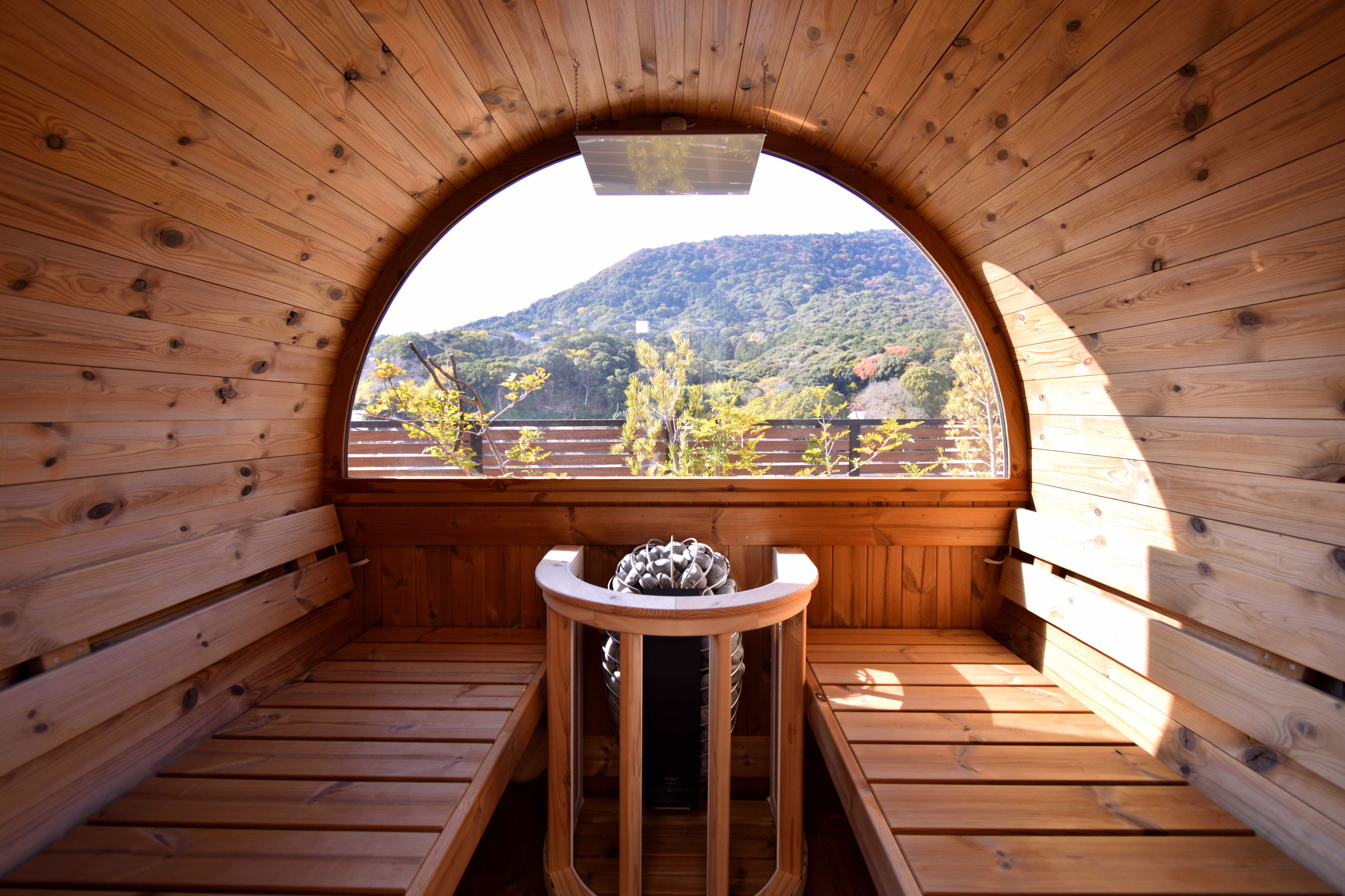 屋上バレルサウナ　露天風呂と一緒にお楽しみ頂けます