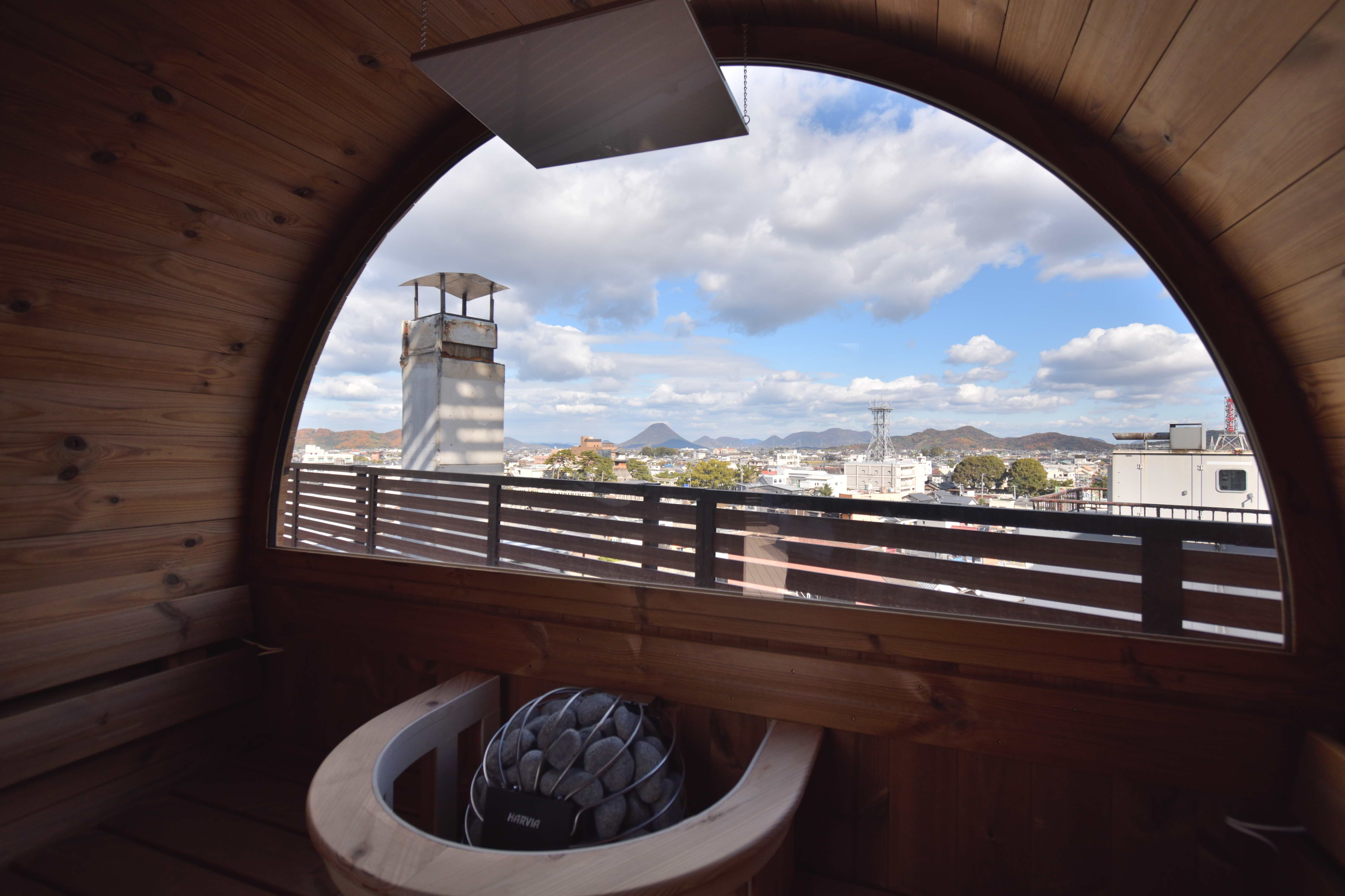 屋上バレルサウナ　露天風呂と一緒にお楽しみ頂けます