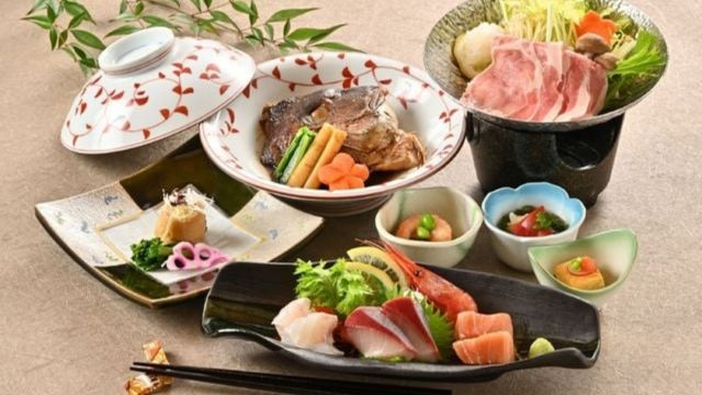 【源泉かけ流し温泉でのんびり！1泊2食付】夕食は「のと路」（和洋ビュッフェの朝食付）　2026