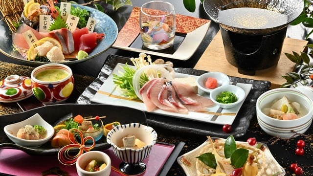 【海の幸を満喫！1泊2食付】夕食は旬の魚介・味覚を使った「能登の里海会席」　2025.10/21〜