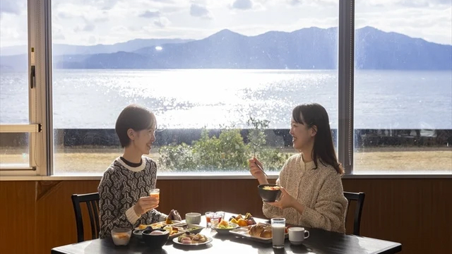 【季節の特別料理：春】桜鯛・初鰹造り盛りと薩摩三種肉溶岩焼き × ハーフビュッフェ