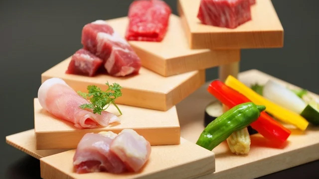 鹿児島　肉の饗宴「薩摩三種肉溶岩焼き」付きいぶすきたまて箱×ハーフビュッフェプラン（26/3/1〜）