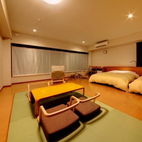 Ocean View Premium Japanese-Western Room with Wide View (Queen x 2 beds + 4 tatami mats)