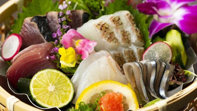 【季節の特別料理：春】桜鯛と鹿児島黒牛溶岩焼きステーキ×ハーフビュッフェ