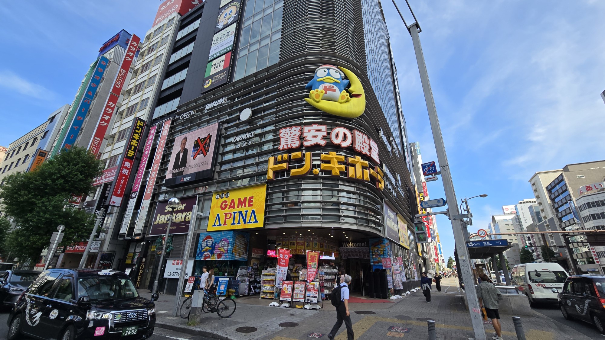ドン・キホーテ栄本店　ホテルより徒歩５分
