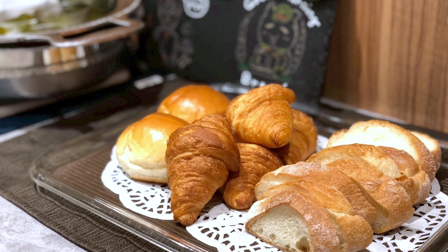 朝食バイキング：パン3種