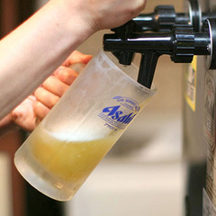 *【ビール/イメージ】旅先で飲むビールは格別