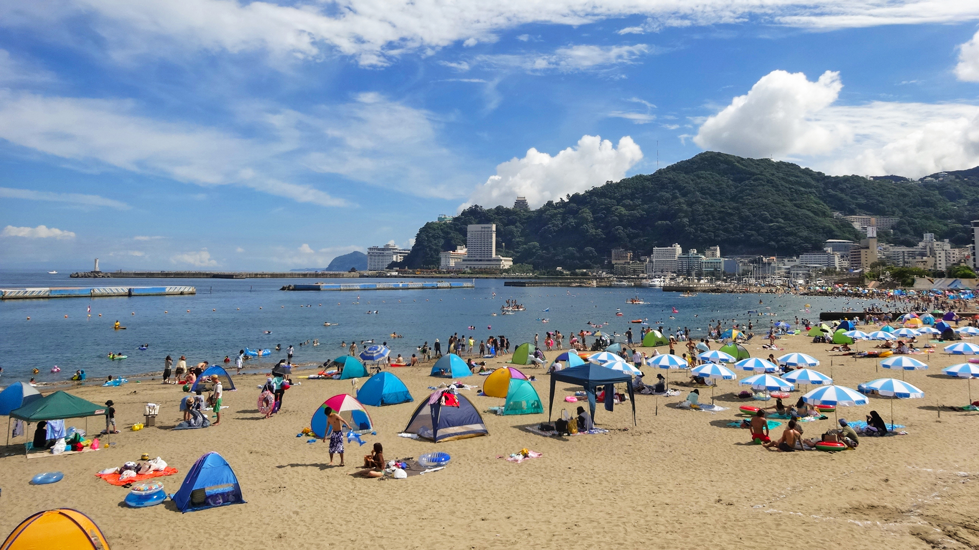 【夏】熱海サンビーチ（当館から徒歩役8分）