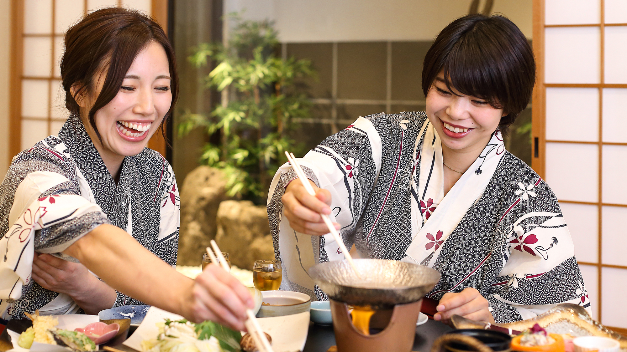 気兼ねなく、おしゃべりを楽しみながらお部屋食で旬の創作和会席をお愉しみください。