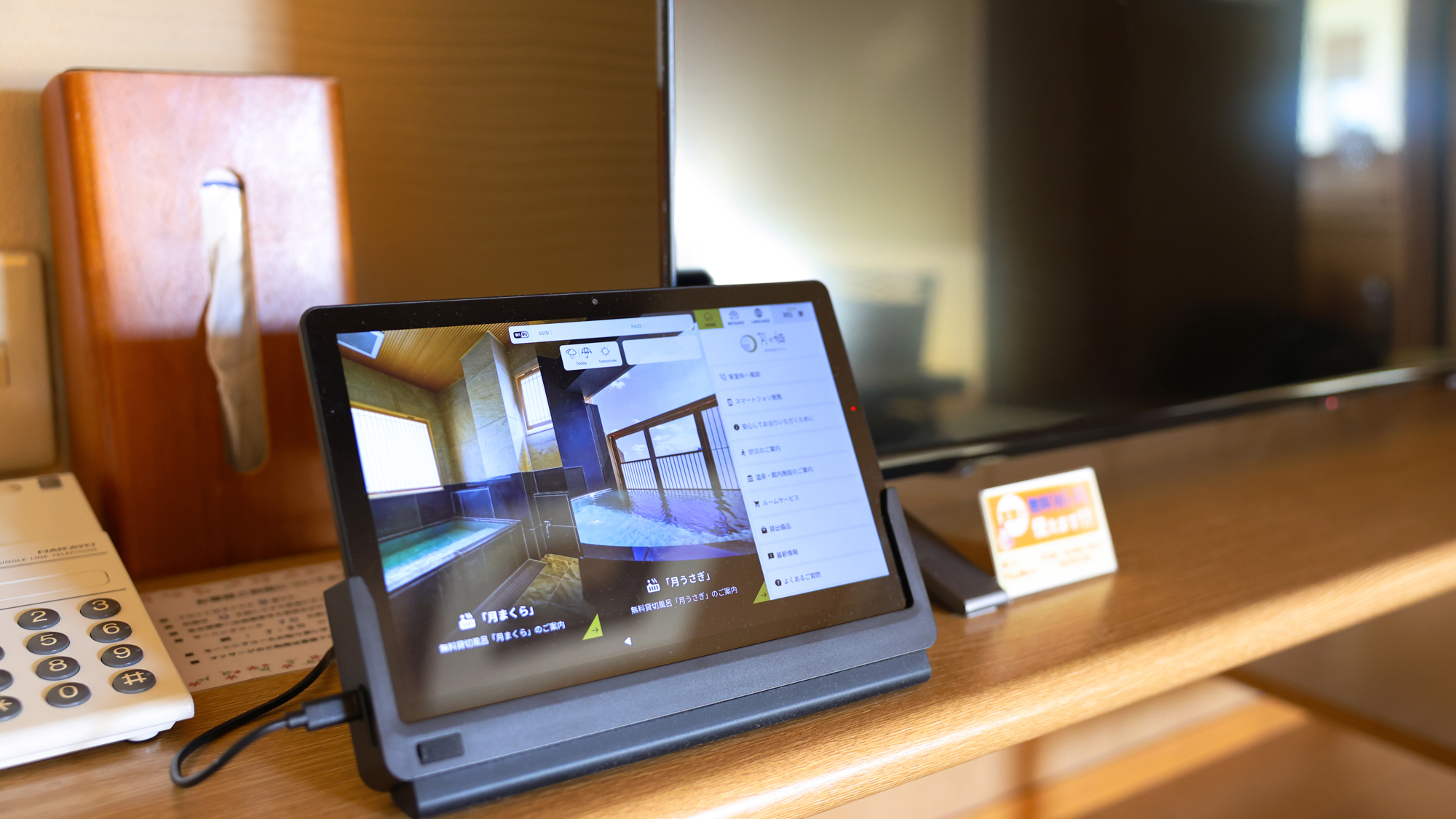 【客室案内タブレット】避難経路、別注メニュー等各種ご案内・熱海観光情報などが入っています。