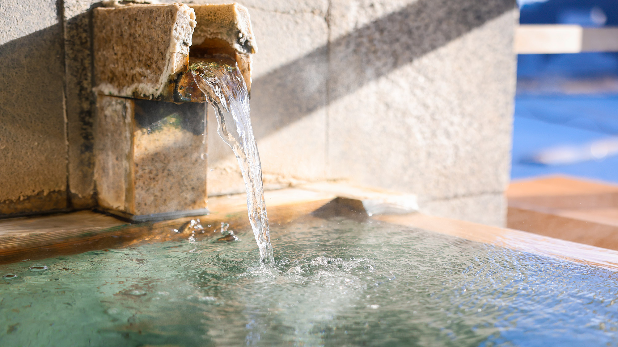 【露天風呂客室ー翠ーKAWASEMI】芯までぽかぽか湯冷めしにくい泉質自慢の温泉です。