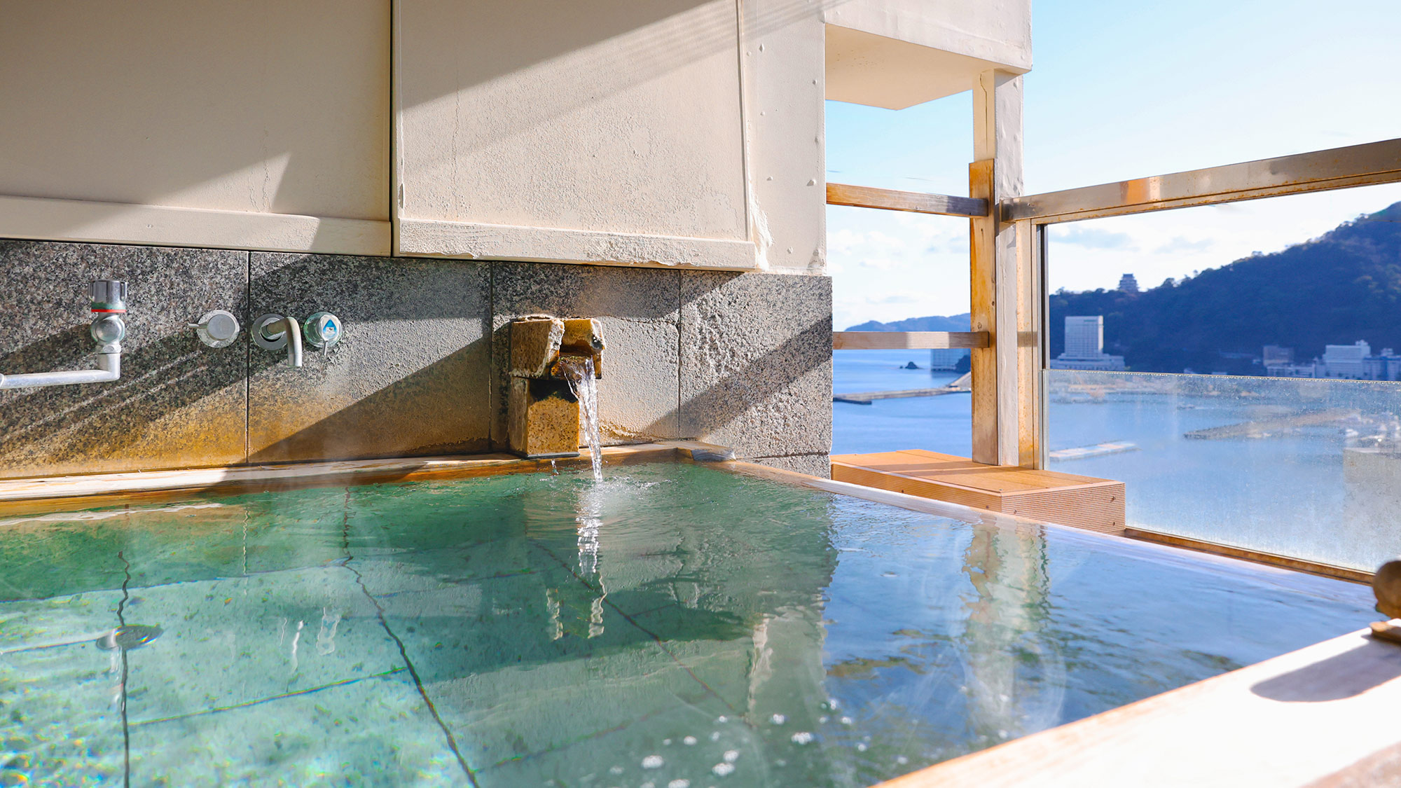 【露天風呂客室ー翠ーKAWASEMI】熱海湾を眺めることができる客室露天風呂