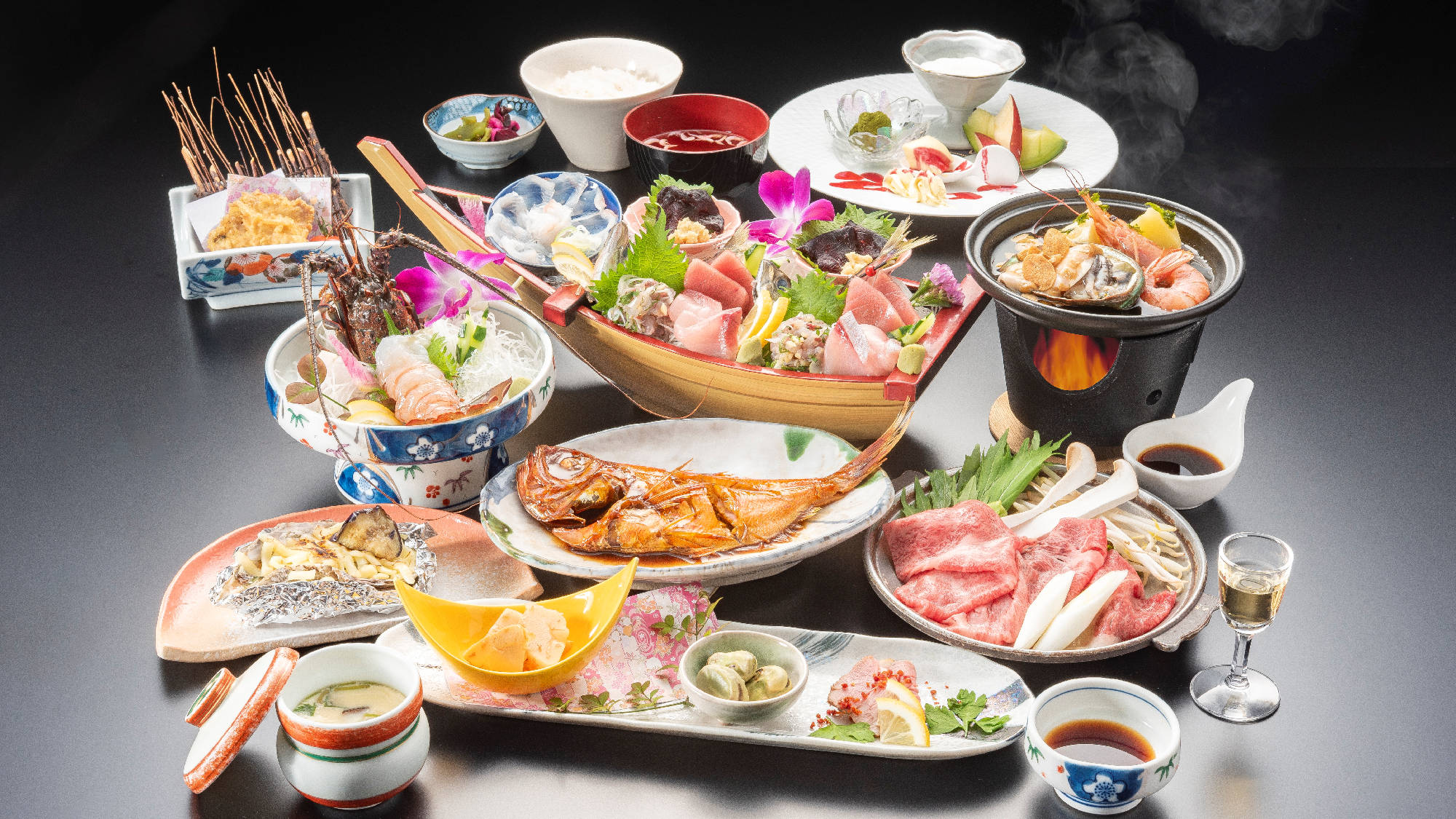 【料理長厳選！昇鶴会席（基本会席）】に伊勢海老姿造り一尾が付いた当ホテル会席の中でグレードの高い会席です。