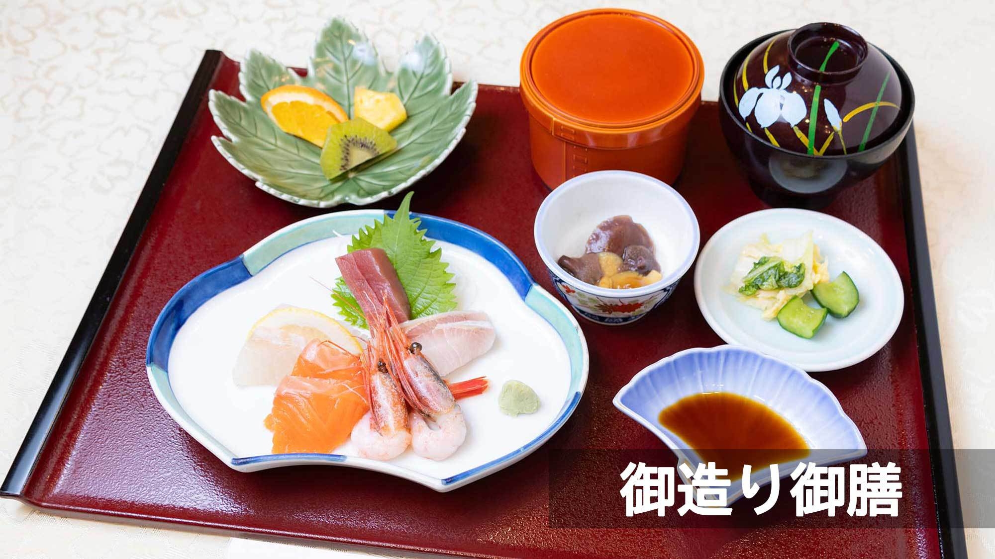 【秋田得旅】＜ワンドリンクサービス／2食付＞8種類の選べる夕食+朝食バイキング『和食処　築山』