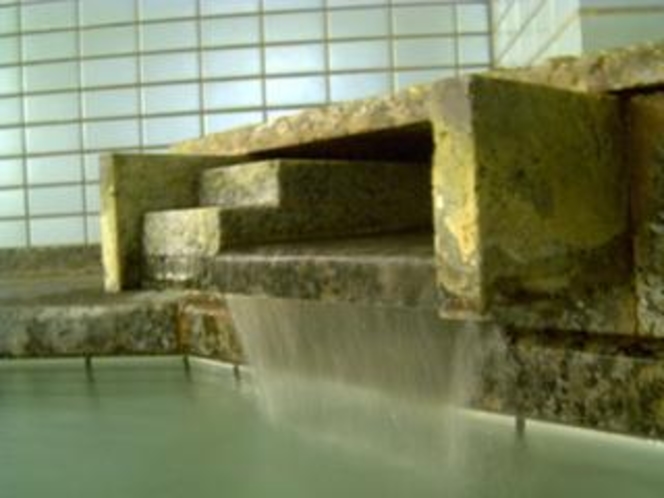 千曲温泉㈱の天然温泉。お肌に優しい単純温泉です。