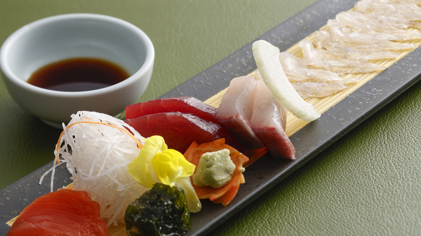 【冬の大人旅】個室で味わう冬のご馳走◆飛騨牛5種食べ比べと冬の味覚「ずわい蟹・てっさ・汐ぶり」