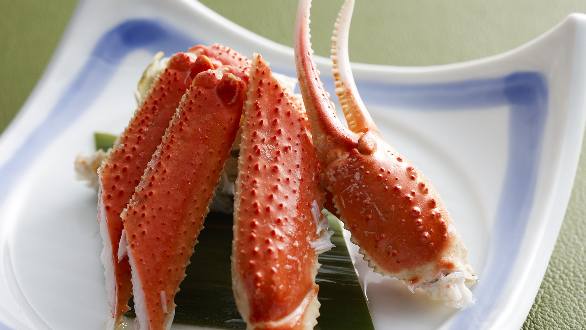 【冬の大人旅】個室で味わう冬のご馳走◆飛騨牛5種食べ比べと冬の味覚「ずわい蟹・てっさ・汐ぶり」