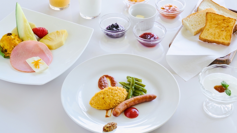 【2食付基本】暖炉のあるレストランで白樺林を望みながらシェフ自慢の創作コース料理と展望温泉で寛ぐ
