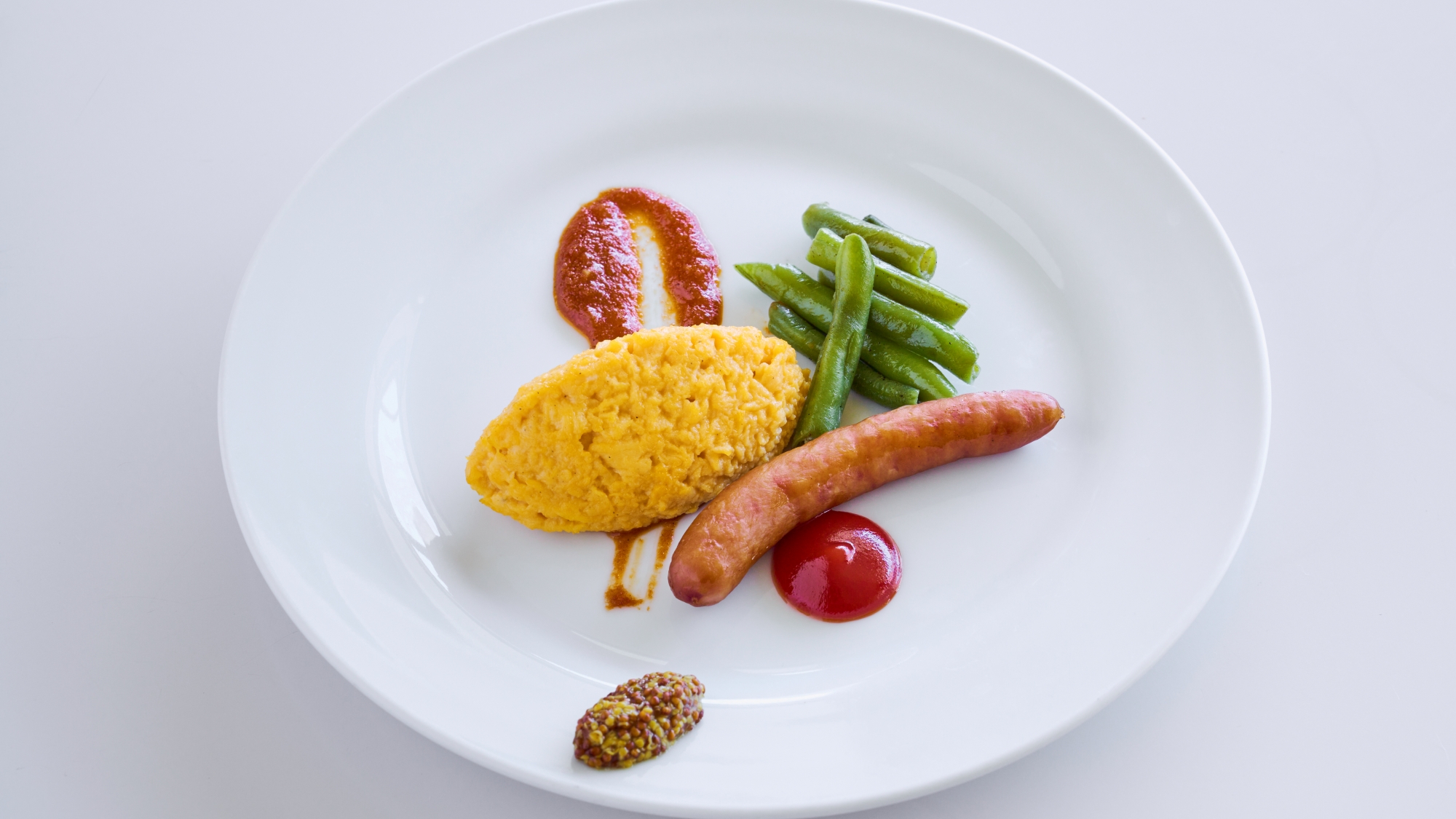 *【朝食一例】卵料理の他、焼き立てパンやヨーグルトなどをご用意