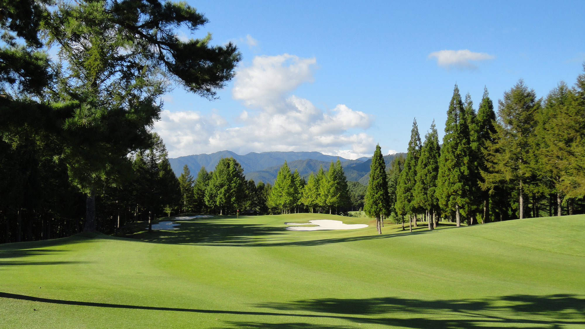 【荘川・ゴルフ場】近隣には伝統あるゴルフコースがございます。