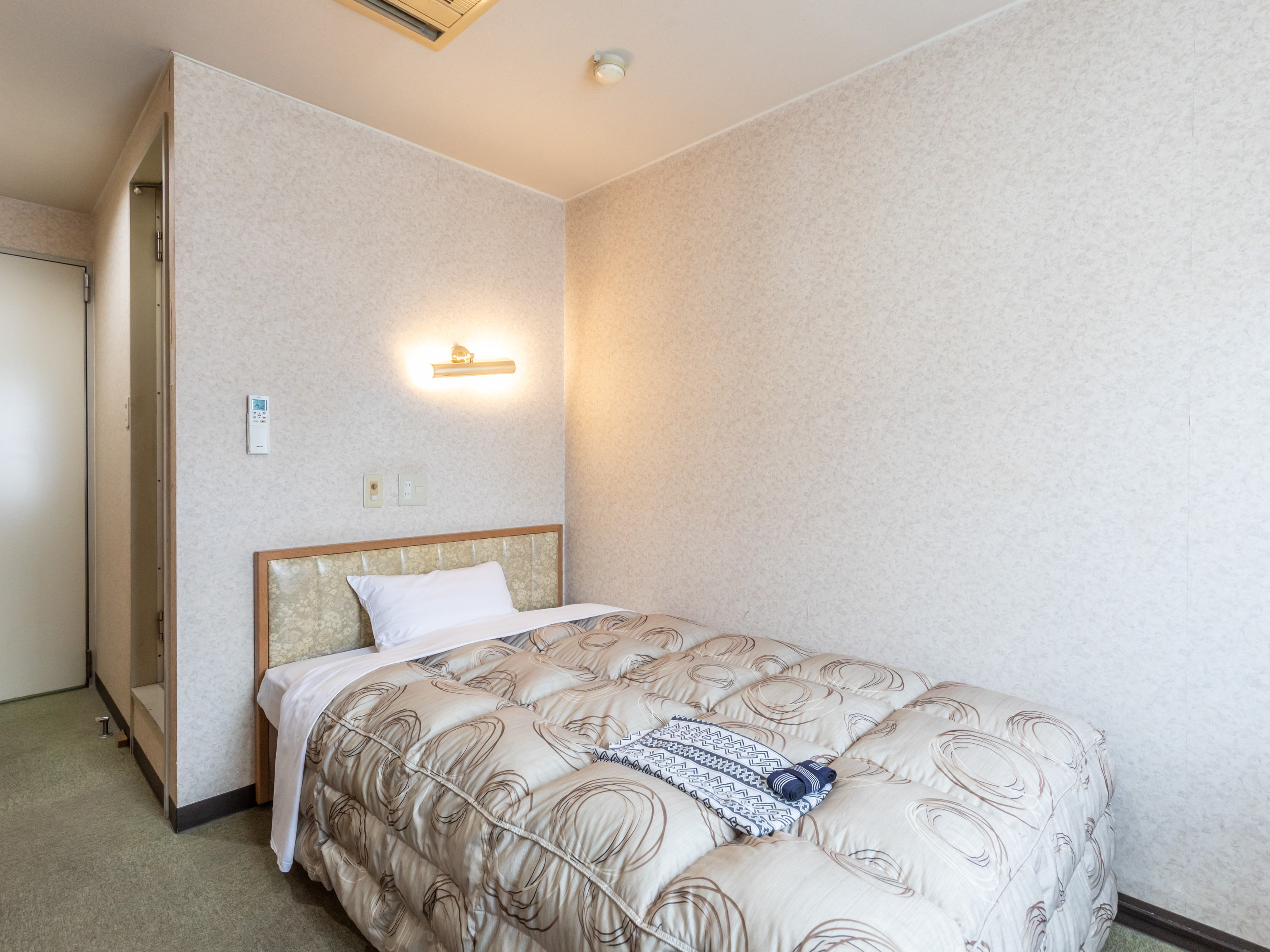 セミダブルルーム