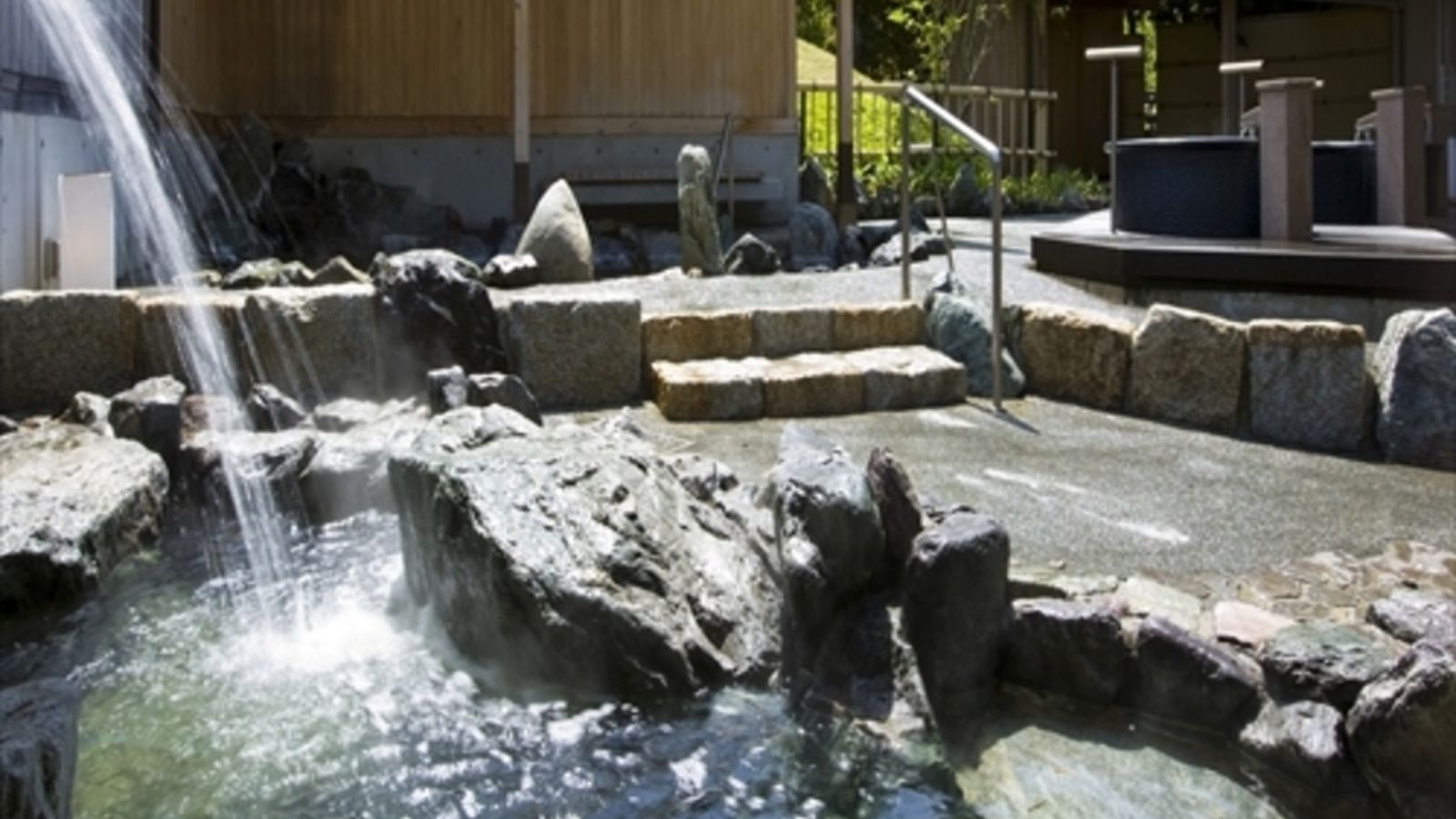 大浴場　岩風呂　500*500