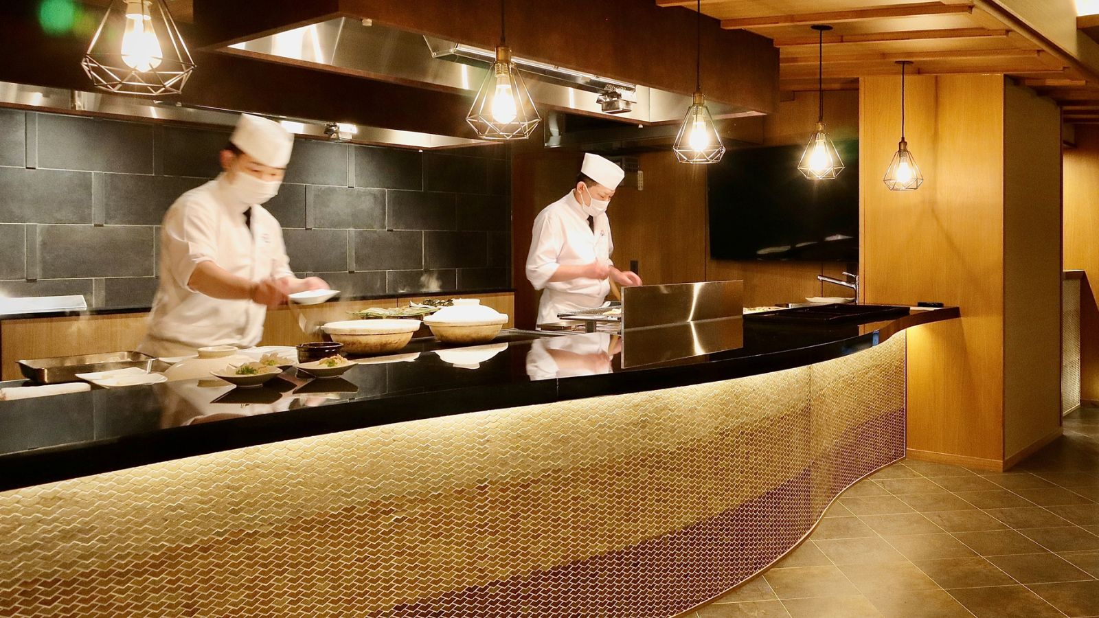 ダイニング「風姿花伝」オープンキッチン