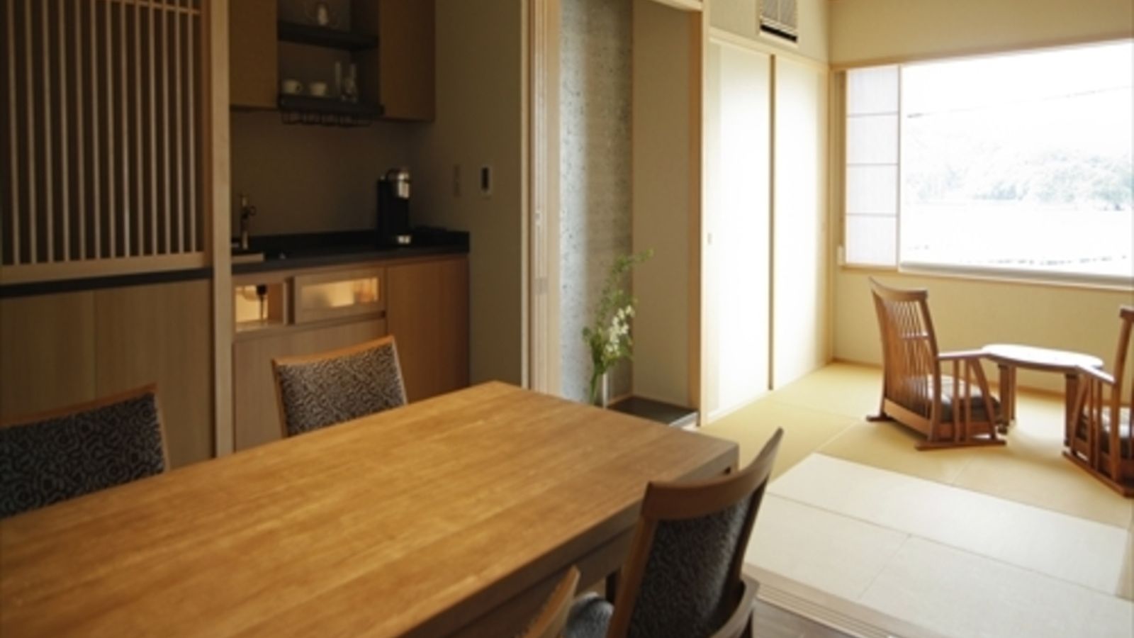 別邸水の星　ダイニングルーム500*500