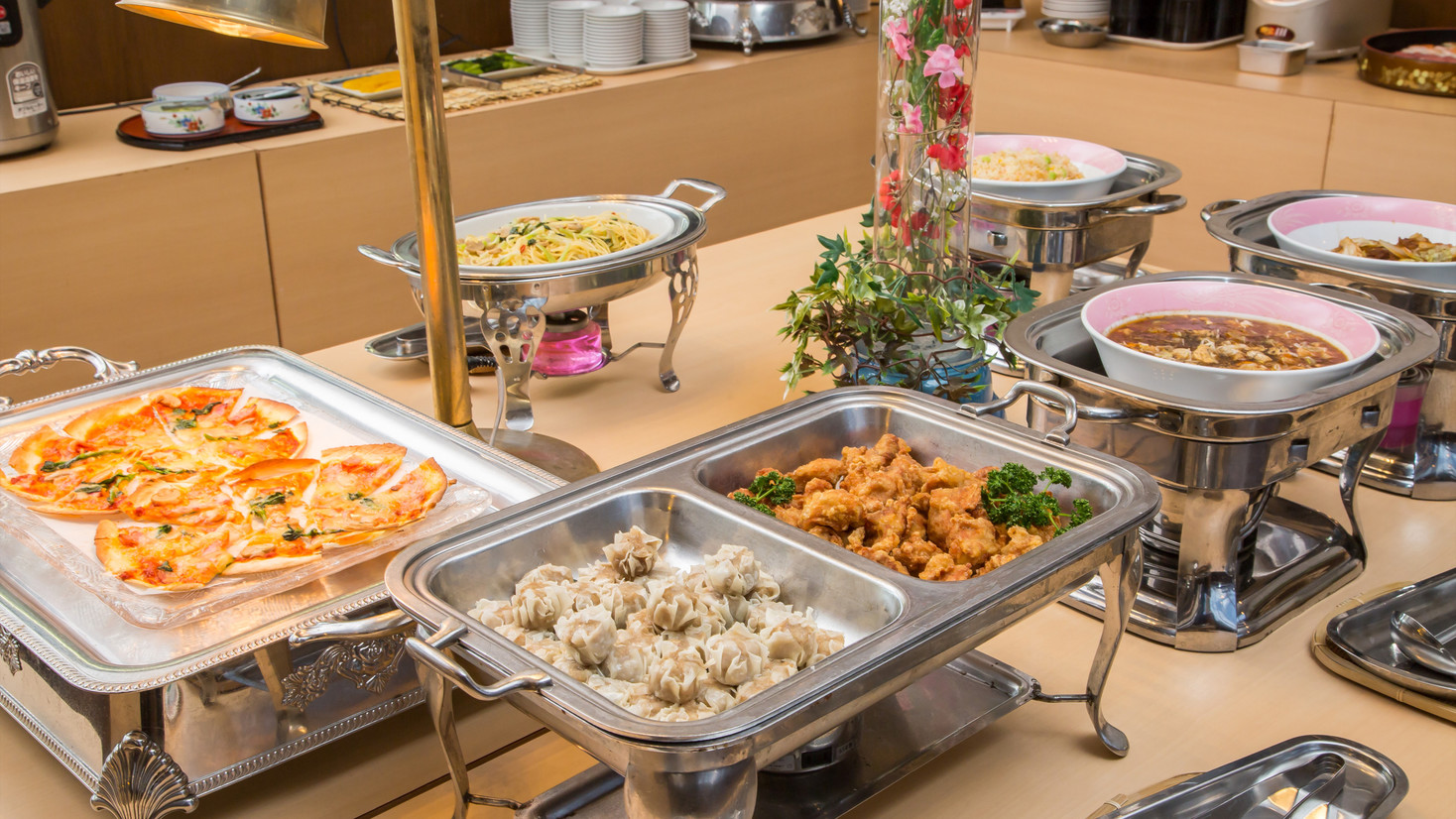 【グルメフェア　4月-5月】はみ出る！大エビフライと本格エビドリアフェア 一泊二食バイキングプラン