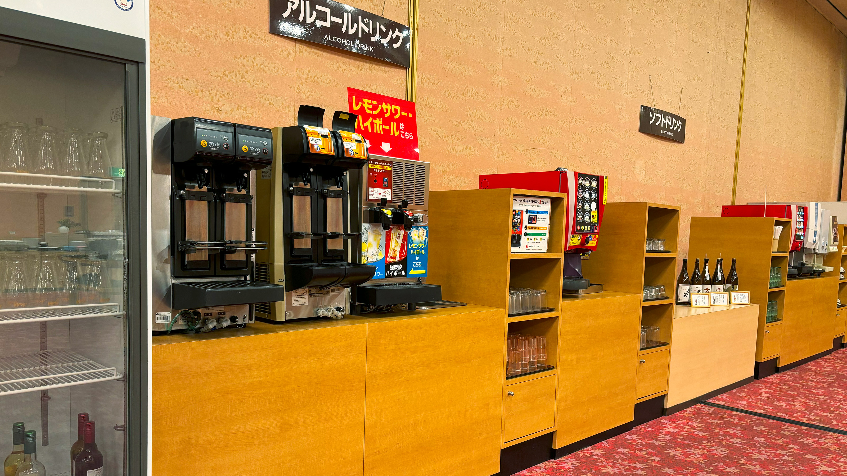 夕食バイキングは飲み放題付