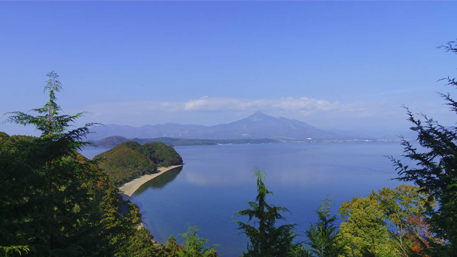 猪苗代湖と磐梯山イメージ