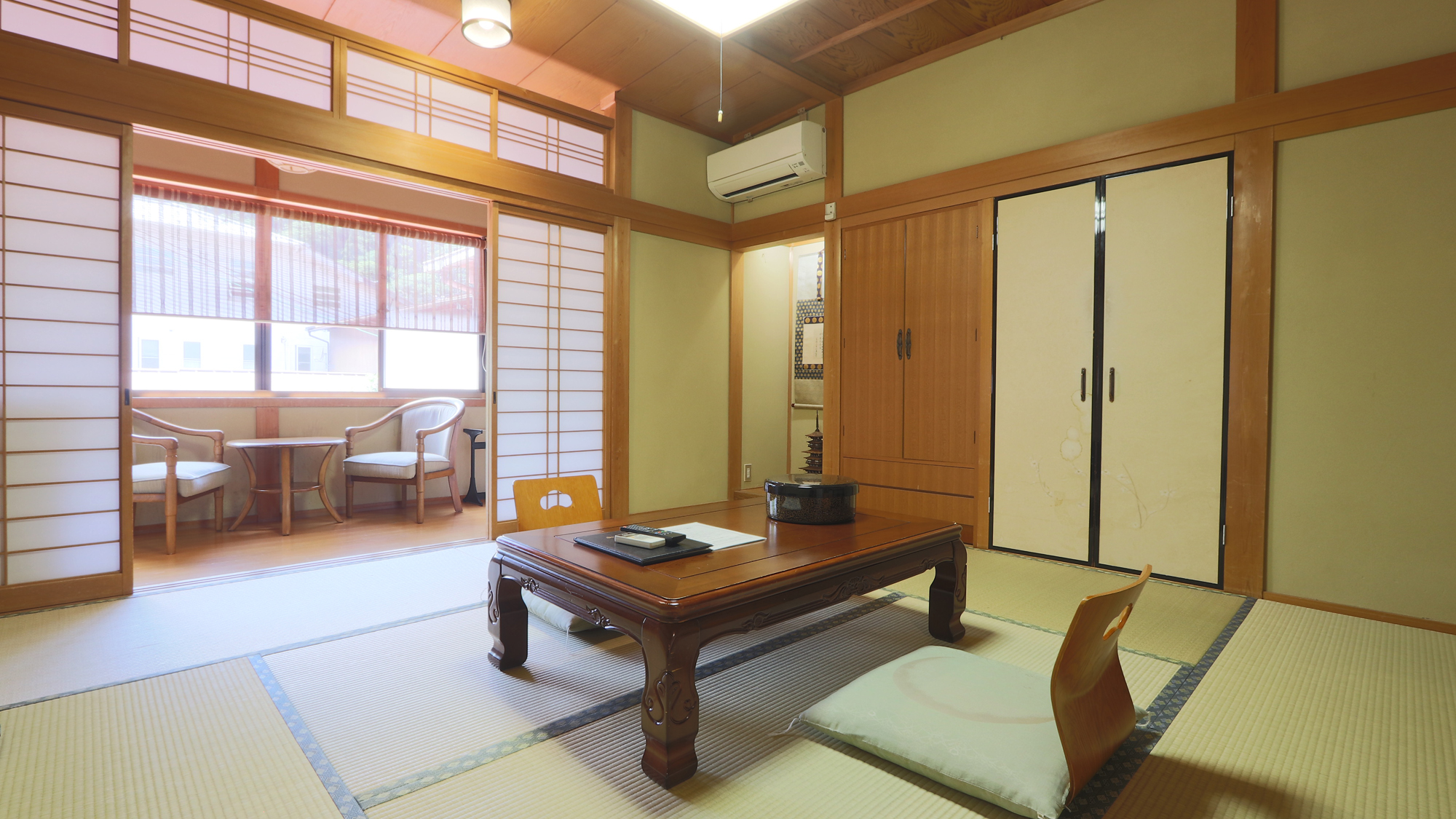 【8畳バス・トイレ付き】