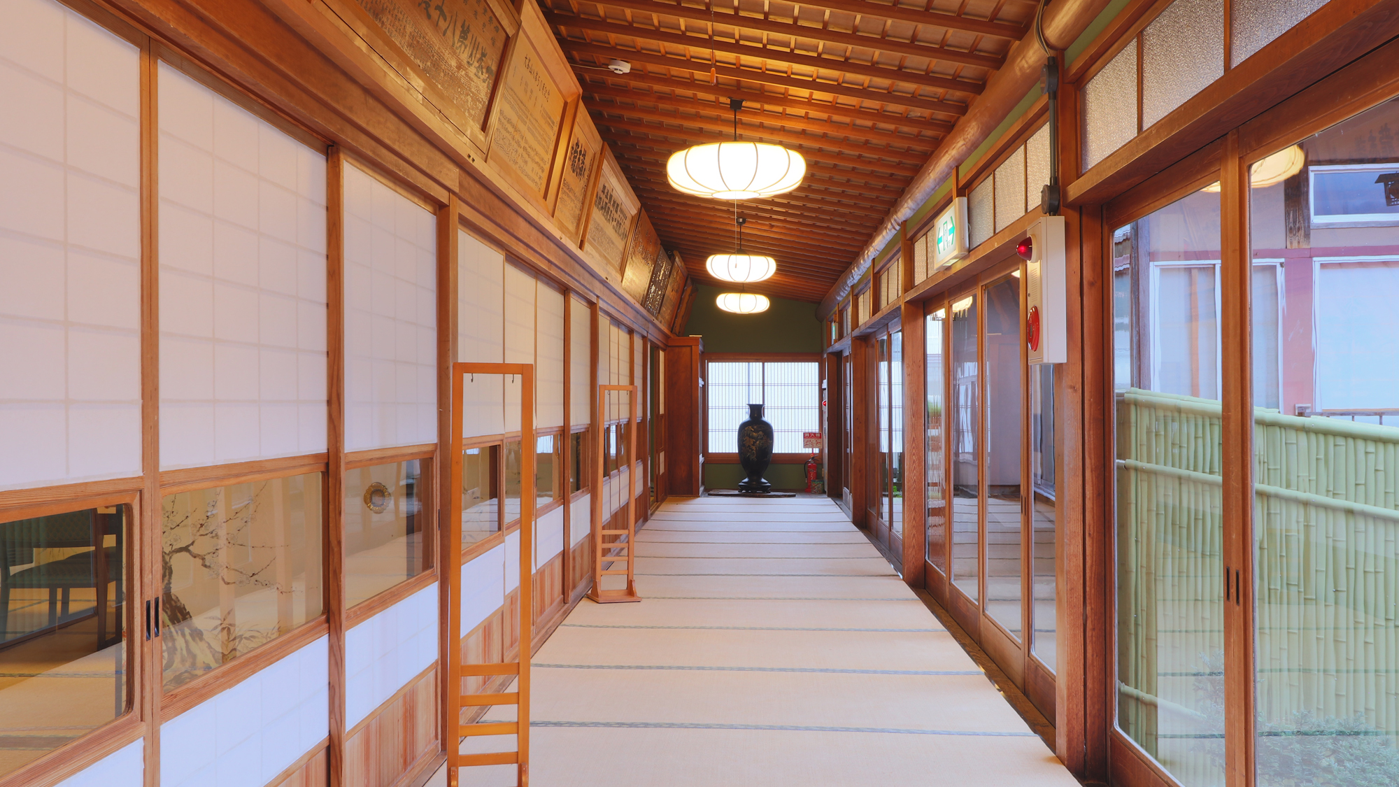 【館内イメージ】 