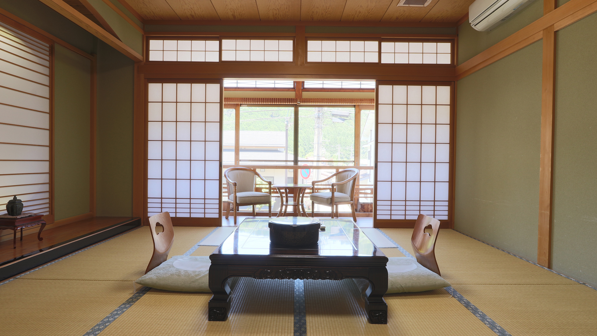 【10畳バス・トイレ付き】